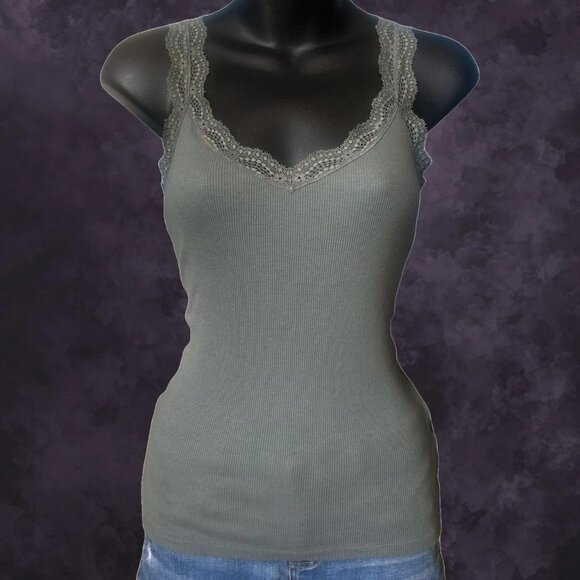 Lavon Green Lace Tank - Picture 1 of 4